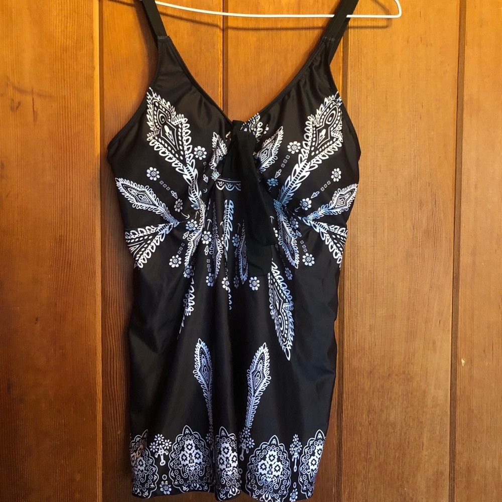 Black and white tankini bathing suit top